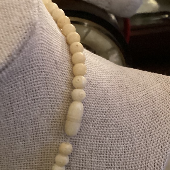 Vintage 20s Graduated Hand-Carved (probably faux) Ivory Bead Necklace (read all) - Picture 4 of 7